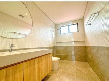 ASTONISHING SPACIOUS MODERN DESIGN BRAND NEW HOUSE FOR SALE IN BF RESORT VILLAGE