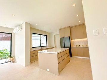 ASTONISHING SPACIOUS MODERN DESIGN BRAND NEW HOUSE FOR SALE IN BF RESORT VILLAGE