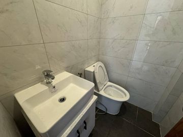 Kingspoint, Quezon City Property: Modern 4-Bedroom House with Lanai - Rey