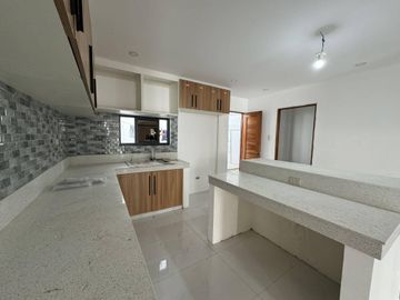 Kingspoint, Quezon City Property: Modern 4-Bedroom House with Lanai - Rey