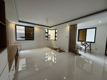 Kingspoint, Quezon City Property: Modern 4-Bedroom House with Lanai - Rey