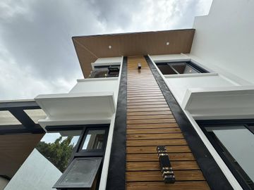 Kingspoint, Quezon City Property: Modern 4-Bedroom House with Lanai - Rey