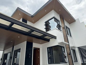 Kingspoint, Quezon City Property: Modern 4-Bedroom House with Lanai - Rey