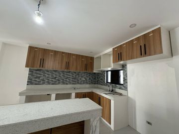 Kingspoint, Quezon City Property: Modern 4-Bedroom House with Lanai - Rey