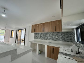 Kingspoint, Quezon City Property: Modern 4-Bedroom House with Lanai - Rey