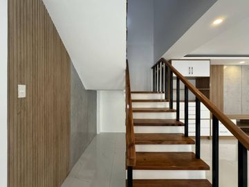 Kingspoint, Quezon City Property: Modern 4-Bedroom House with Lanai - Rey