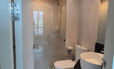 For Lease 1 Bedroom in Eight Forbestown Road, Taguig City