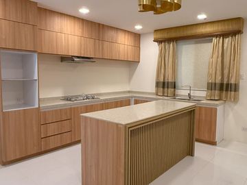 Brandnew House and Lot in Tagaytay for Sale!
