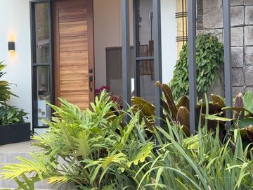 Brandnew House and Lot in Tagaytay for Sale!