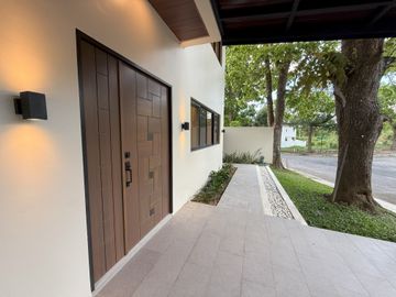 Brand New House and Lot in Tagaytay City For Sale!