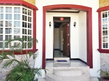 3-BR Bungalow House w/ Rentable 4 Apartment Units & a 2-Bedroom House For Sale!!!
