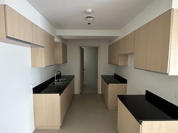 3-bedroom Penthouse For Sale (278sqm) Experience luxury living!