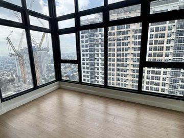 3-bedroom Penthouse For Sale (278sqm) Experience luxury living!