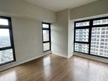 3-bedroom Penthouse For Sale (278sqm) Experience luxury living!