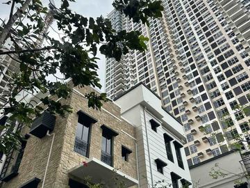 3-bedroom Penthouse For Sale (278sqm) Experience luxury living!
