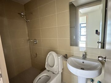 3-bedroom Penthouse For Sale (278sqm) Experience luxury living!