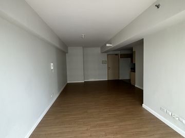 Live in luxury with this stunning 3-bedroom penthouse