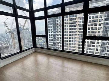 Live in luxury with this stunning 3-bedroom penthouse