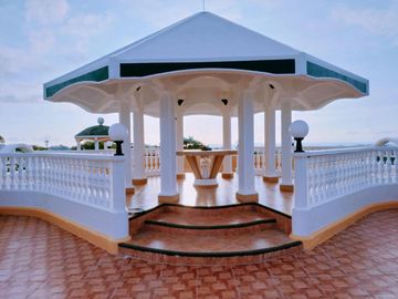 Royal villa in the middle of a botanical dream location with ocean view