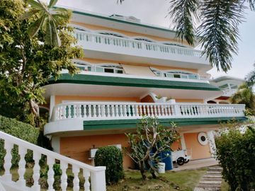 Royal villa in the middle of a botanical dream location with ocean view