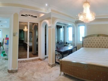 Royal villa in the middle of a botanical dream location with ocean view