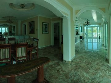 Royal villa in the middle of a botanical dream location with ocean view