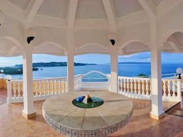 Royal villa in the middle of a botanical dream location with ocean view