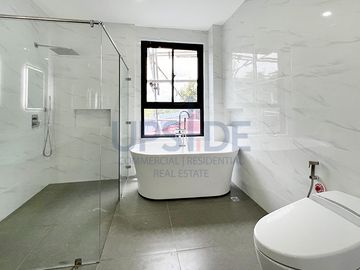 Ayala Westgrove Heights House for Sale | The Brand New 3-Storey Parkside House