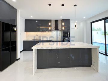 Ayala Westgrove Heights House for Sale | The Brand New 3-Storey Parkside House