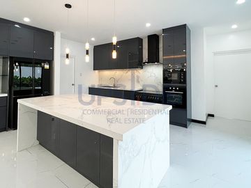 Ayala Westgrove Heights House for Sale | The Brand New 3-Storey Parkside House