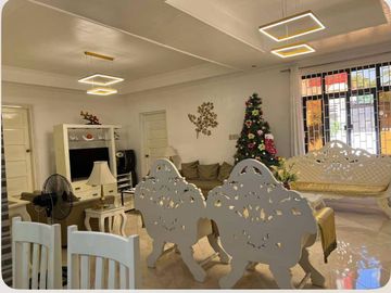 6 Bedrooms Bungalow House