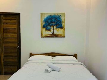 6 Bedrooms Bungalow House