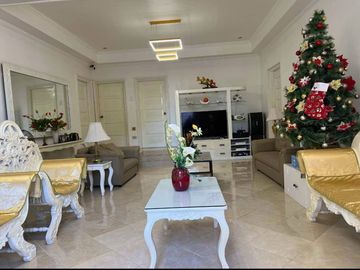 6 Bedrooms Bungalow House