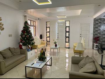 6 Bedrooms Bungalow House