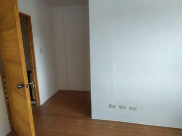 RFO for Sale 3 Bedroom 3TB Duplex House w/ 2 Car Garage in Calamba, Laguna