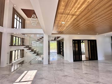 Stunning 5-Bedroom with Taal View For Sale in Splendido, Tagaytay