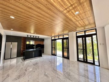 Attractive Rest House with Pool For Sale in Taal, Batangas