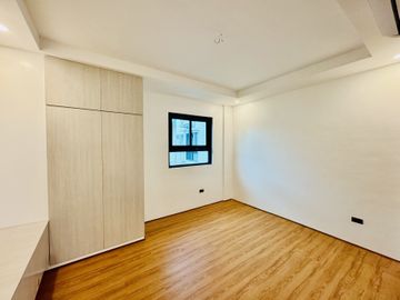 5BR Brand New 3Storey Semi Furnished House and Lot for Sale in Greenwoods