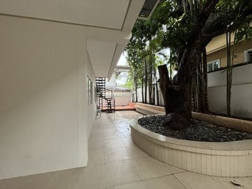 5 Bedroom Spacious House for Sale in Ayala Alabang, Muntinlupa