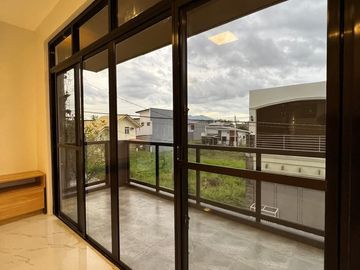 Modern 3-Bedroom House for Sale – Near Marquee Mall & NLEX Angeles Exit
