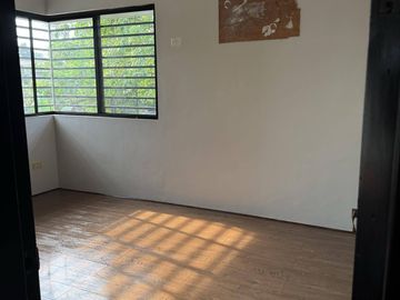 Spacious 4 Bedroom House with Large Backyard near Clark, Angeles City