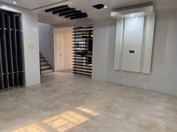 Spacious 4 Bedroom House with Large Backyard near Clark, Angeles City