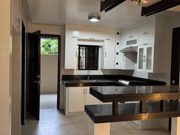 Spacious 4 Bedroom House with Large Backyard near Clark, Angeles City