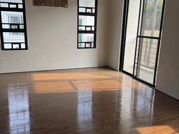 Spacious 4 Bedroom House with Large Backyard near Clark, Angeles City