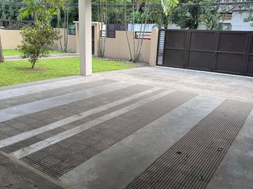 Spacious 4 Bedroom House with Large Backyard near Clark, Angeles City