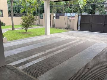 Spacious 4 Bedroom House with Large Backyard near Clark, Angeles City