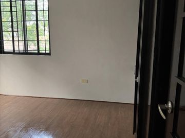 Spacious 4 Bedroom House with Large Backyard near Clark, Angeles City