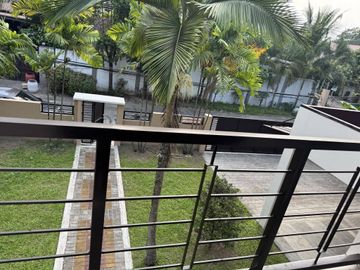 Spacious 4 Bedroom House with Large Backyard near Clark, Angeles City