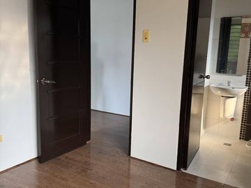 Spacious 4 Bedroom House with Large Backyard near Clark, Angeles City