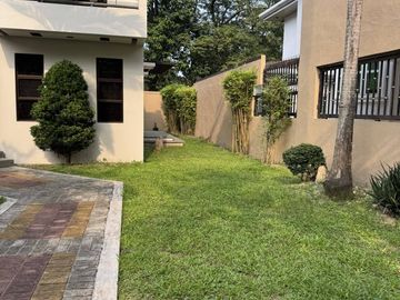 Spacious 4 Bedroom House with Large Backyard near Clark, Angeles City